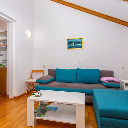 Awesome In Krk With House Sea View Apartamento *