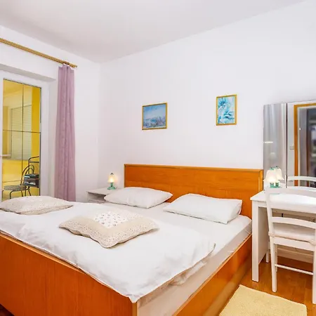 Awesome In Krk With House Sea View 아파트