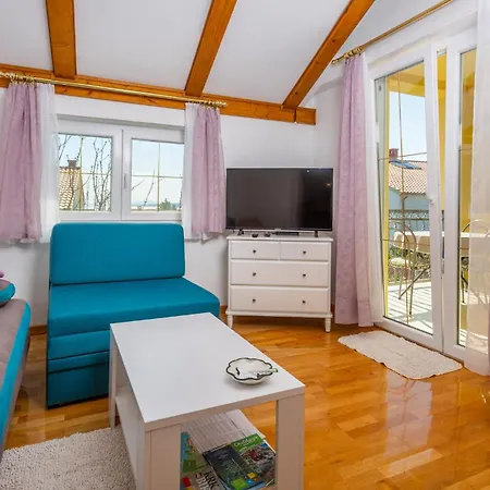 아파트 Awesome In Krk With House Sea View 크르크